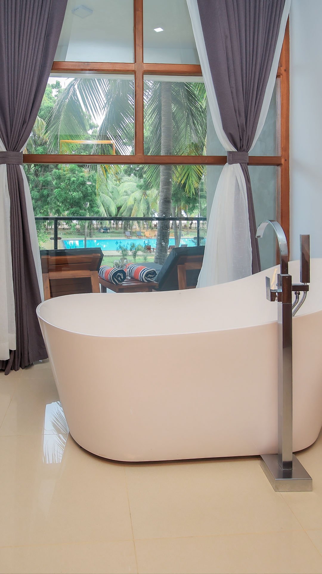 High Park Hotel Rooms - Beachfront Accommodation Nilaveli Mobile View